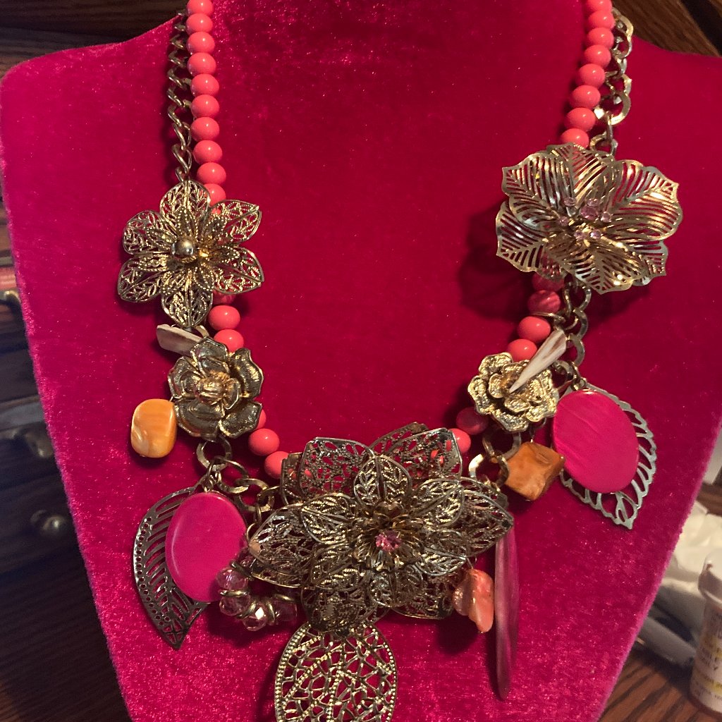 Unique Necklace Set